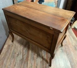 Louis XV Crossbow Chest Of Drawers In Solid Walnut Circa 1880 -Room Fold Zone 4b2f4cbc d7fa 4903 9390 7a8e8d768c95