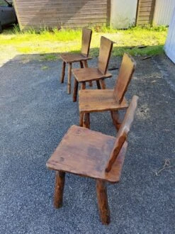 Breton Brutalist Table And Chairs Set -Room Fold Zone 4d38c3e1 f98a 4de9 978d 6043c528ce09