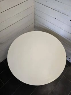 Tulip Foot Table From The 60s, Grosfillex -Room Fold Zone 4d398e92 7e20 4a7c b8c6 e95f98462d86