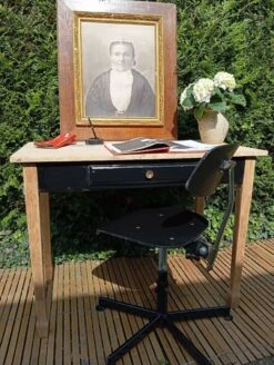 Office Table -Room Fold Zone 4dedacfc a8a8 4bc3 bd25 ccc6ee4e328f