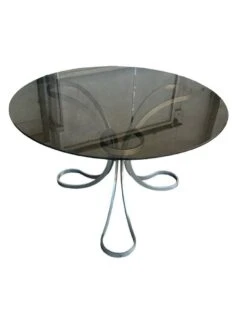 “space Age” Dining Room Table In Polished Steel And Smoked Glass Slab - Circa 1970 -Room Fold Zone 525ff637 d6a4 4648 8e93 c37eb903df7d