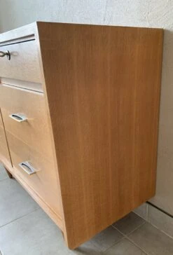 Large Vintage 6-drawer Chest Of Drawers From The 50s In Oak. -Room Fold Zone 553d9e1c 21c9 41f8 80b6 28e84b83f5b3