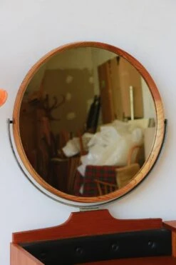 Dressing Table - Large Round Mirror - 1960s -Room Fold Zone 55580b45 07ee 4839 b730 cac9db6a97b0