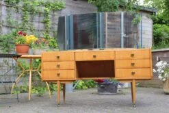 Convenient Dressing Table Sideboard In Varnished Lemon Wood, Circa 1960 -Room Fold Zone 55acbb69 0e12 4a83 95b7 84de0fabf03f