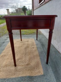 Leather Top Desk -Room Fold Zone 56168642 a065 4378 b007 b1b337426e3d