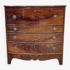 English Secretary Chest Of Drawers From The 1950s -Room Fold Zone 5718d03e 08c6 4c8c bfcd ccf344a3ada3