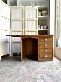 Wooden Desk With 4 Drawers And 2 Shelves -Room Fold Zone 5721bd42 3c8b 4ed3 9307 a0de29ff8af2