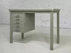 1950s Desk In Metal And Industrial Style -Room Fold Zone 5791d40e ae33 4c00 b221 0fe7ee733922