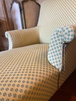 Old Chaise Longue -Room Fold Zone 58fe718b c358 4b41 af19 59c30e14ea9e