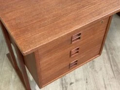 Scandinavian Teak Desk From The 60s -Room Fold Zone 59d55547 abf0 45cf a25e b67d979ddac8