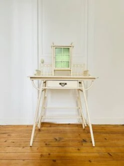 Old Art Nouveau Dressing Table -Room Fold Zone 5a6657f9 8cec 41b2 99b0 36a2d1d44776