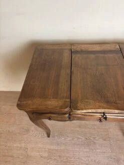 Louis XV Style Dressing Table In Walnut Stained Wood -Room Fold Zone 5b532e10 272d 494f 907b 29eef8e5a2cc