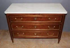 Louis XVI Chest Of Drawers In Mahogany And Brass, Early 19th Century -Room Fold Zone 5dad83b4 0e49 4eb6 8789 2fb9ac1a361c