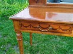 Antique Louis XVI Style Dressing Table -Room Fold Zone 60f23ed5 82ba 4d61 9973 c4bc2fa49e0c