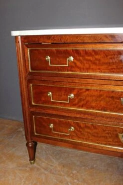 Louis XVI Chest Of Drawers In Mahogany And Brass, Early 19th Century -Room Fold Zone 63f55053 0e07 467e 98a4 f38c0d2dad8e