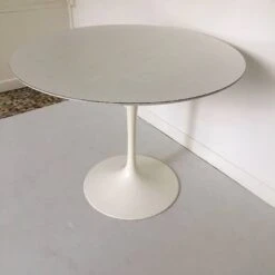 Knoll Round Tulip Foot Table -Room Fold Zone 666dec68 ade3 4f7f 98f4 9d8ad8f43bf6