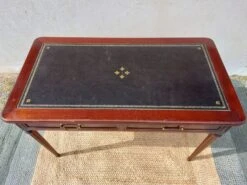 Leather Top Desk -Room Fold Zone 66ea1cd6 4a5f 4c03 9ce7 fb54273888f8