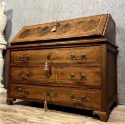 Louis XV Period Scriban Chest Of Drawers In Walnut, Burl And Marquetry Fillets Circa 1750 -Room Fold Zone 67ab765e 14c8 4120 ac52 c1a6369d8d10