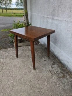 Square Bistro Table -Room Fold Zone 68be5fe1 e008 4fb6 86f3 396d0d47dfb9