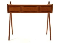 Vintage Scandinavian Dressing Table In Wood And Glass -Room Fold Zone 6a2c0ec2 bb97 4424 9879 c99c22d6e086