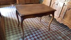 Louis Xv Style Desk -Room Fold Zone 6b197e63 cdb5 4b44 b416 eaa9ecedf3e2