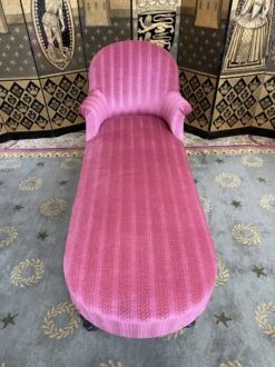 Meridian Toad Napoleon III Pink Velvet -Room Fold Zone 7075d367 da7a 4031 a286 eb393489aad9