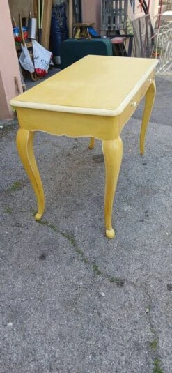 Very Pretty Table With 2 Large Drawers -Room Fold Zone 74ced5f8 6498 4e75 bf20 75a585533672