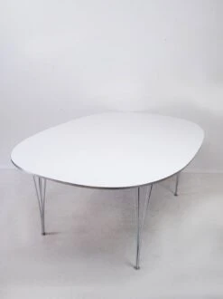 Superellipse Dining Table By Fritz Hansen, 1974 17 Superellipse Dining Table By Fritz Hansen, 1974 -Room Fold Zone 759855f6 8378 4336 922a 04565282045d