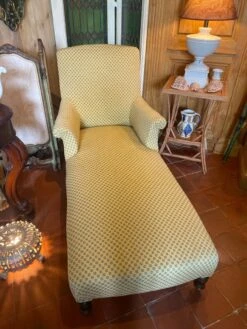 Old Chaise Longue -Room Fold Zone 76487657 8a38 42b1 8283 e72bb638a8a0