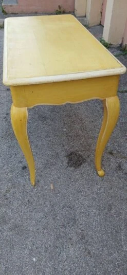 Very Pretty Table With 2 Large Drawers -Room Fold Zone 7b3bff11 11b3 41e8 bf55 718cad8d3476