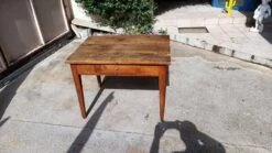 Small Table Or Desk -Room Fold Zone 7de40037 03f2 49ff bbc2 0ef831d823c6