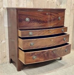 English Secretary Chest Of Drawers From The 1950s -Room Fold Zone 8104cffb 85f8 4751 b635 2709500021ce