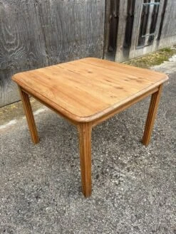 Square Table -Room Fold Zone 83ae99ea 72b8 4672 8480 fde18c33a85d