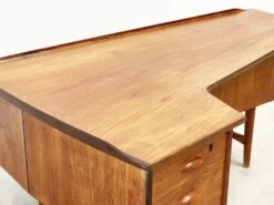 Boomerang Double Sided Desk By Peter Løvig Nielsen -Room Fold Zone 894ec80b 605d 4e92 9fcc 703081c41f8b