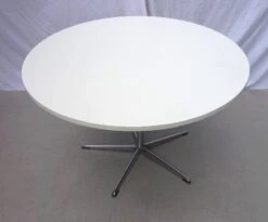 Round Table With Chrome Base -Room Fold Zone 8a13e791 62c9 49b1 8beb 54571d7437fe