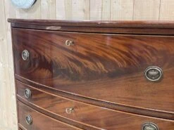 English Secretary Chest Of Drawers From The 1950s -Room Fold Zone 8b3ec00f 0127 4db5 8b78 9a5a4595c3c4