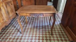 Louis Xv Style Desk -Room Fold Zone 8e134217 55b4 4282 8921 58558a5b34ee