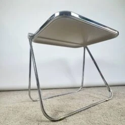 Iconic Platone Desk By Giancarlo Piretti For Anonima Castelli - 70s Design Icon Exposed At MoMA -Room Fold Zone 8e6dd0c6 4540 49f4 adea ab76a80d541a