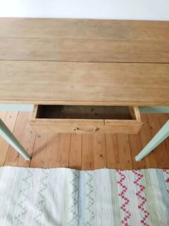 Small Old Farm Table -Room Fold Zone 8fc0d8a1 d874 4004 ad03 c078ce9f6c0e