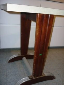 Bistro Table In Wood And Yellow Formica From The 30s/40s 15 Bistro Table In Wood And Yellow Formica From The 30s/40s -Room Fold Zone 91ff1e86 79a0 4a68 b235 780e05de942c