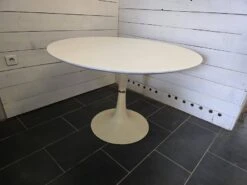 Tulip Foot Table From The 60s, Grosfillex -Room Fold Zone 93526a81 7948 457d a1c2 f60cbc47ecf5