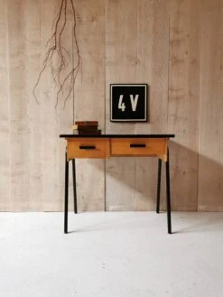 Tubular Desk -Room Fold Zone 93d1ff2b 1457 40bd ac8c 99af1b22a40a