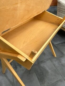 Children's Desk With Compass Feet -Room Fold Zone 952ebeff 779a 4f49 8a7e edda15e4a77e