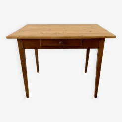 Wooden Table -Room Fold Zone 9b01dc0d f732 4a10 9907 52f40615990f