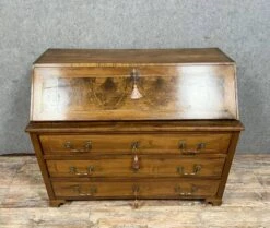 Louis XV Period Scriban Chest Of Drawers In Walnut, Burl And Marquetry Fillets Circa 1750 -Room Fold Zone 9e9b4d45 1b3f 4deb a568 cc86312532ea