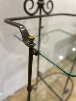 Wrought Iron Toilet Servant -Room Fold Zone 9eb5295c af82 47f7 b166 982cd906f400