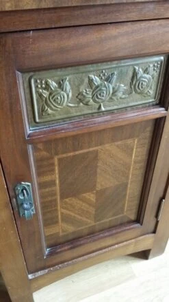 Art Nouveau Desk With Marquetry Top -Room Fold Zone 9fc74c9f 62ea 4202 980e 33c9a732c855