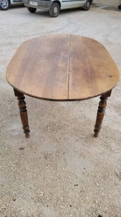 Oval Burgundy Farm Table In Solid Oak 19th -Room Fold Zone a10d1e0b ece7 40e4 9485 f625eed2aa52