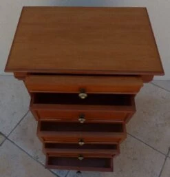 Louis Philippe Style Chest Of Drawers With 5 Drawers And Brass Buttons – Very Good Condition 15 Louis Philippe Style Chest Of Drawers With 5 Drawers And Brass Buttons – Very Good Condition -Room Fold Zone a22e5f2c 3690 49fd 8a45 bdd730fbdc80