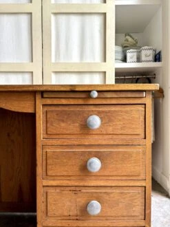 Wooden Desk With 4 Drawers And 2 Shelves -Room Fold Zone a2f49246 fab4 441b 8e64 a16e30fbb169